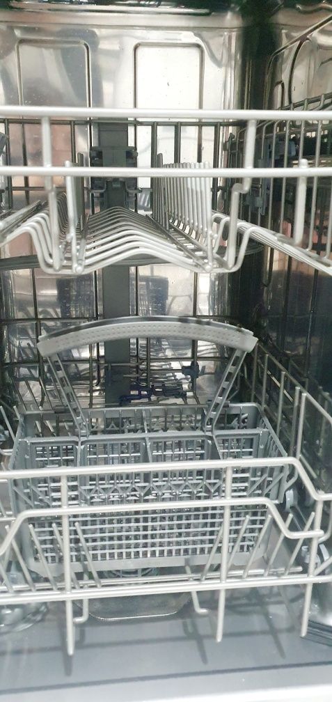 Продам посудомоечную машину