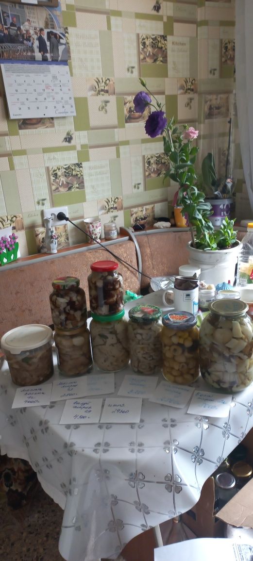 Продаются грибы соленые и маринованные, Соленья: огурцы, томатов марин