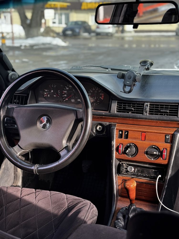 Продам машину Мерседес 2.3 в хорошем состояний