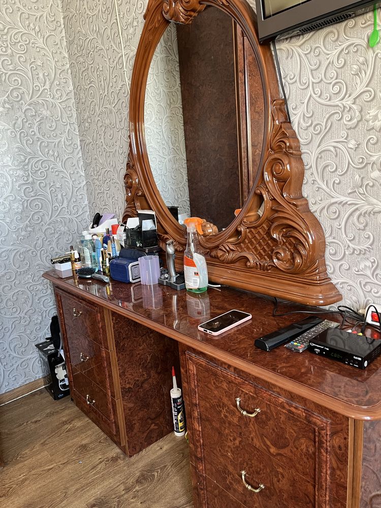 Продам спальную гарнитуру