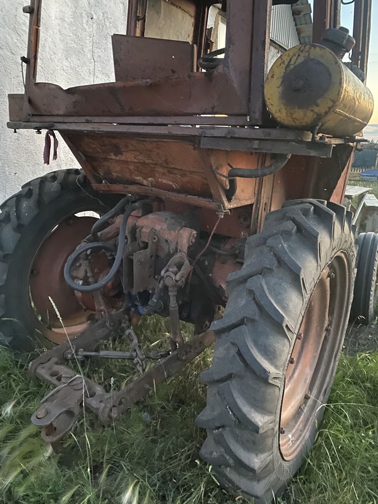 Т-25 трактор продам работает