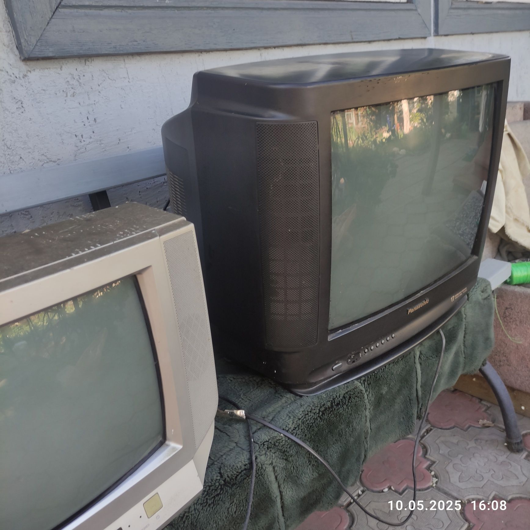 Телевизор Panasonic 52"