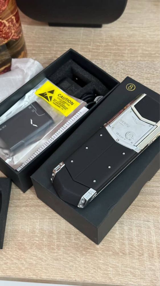 Продается Vertu новый
