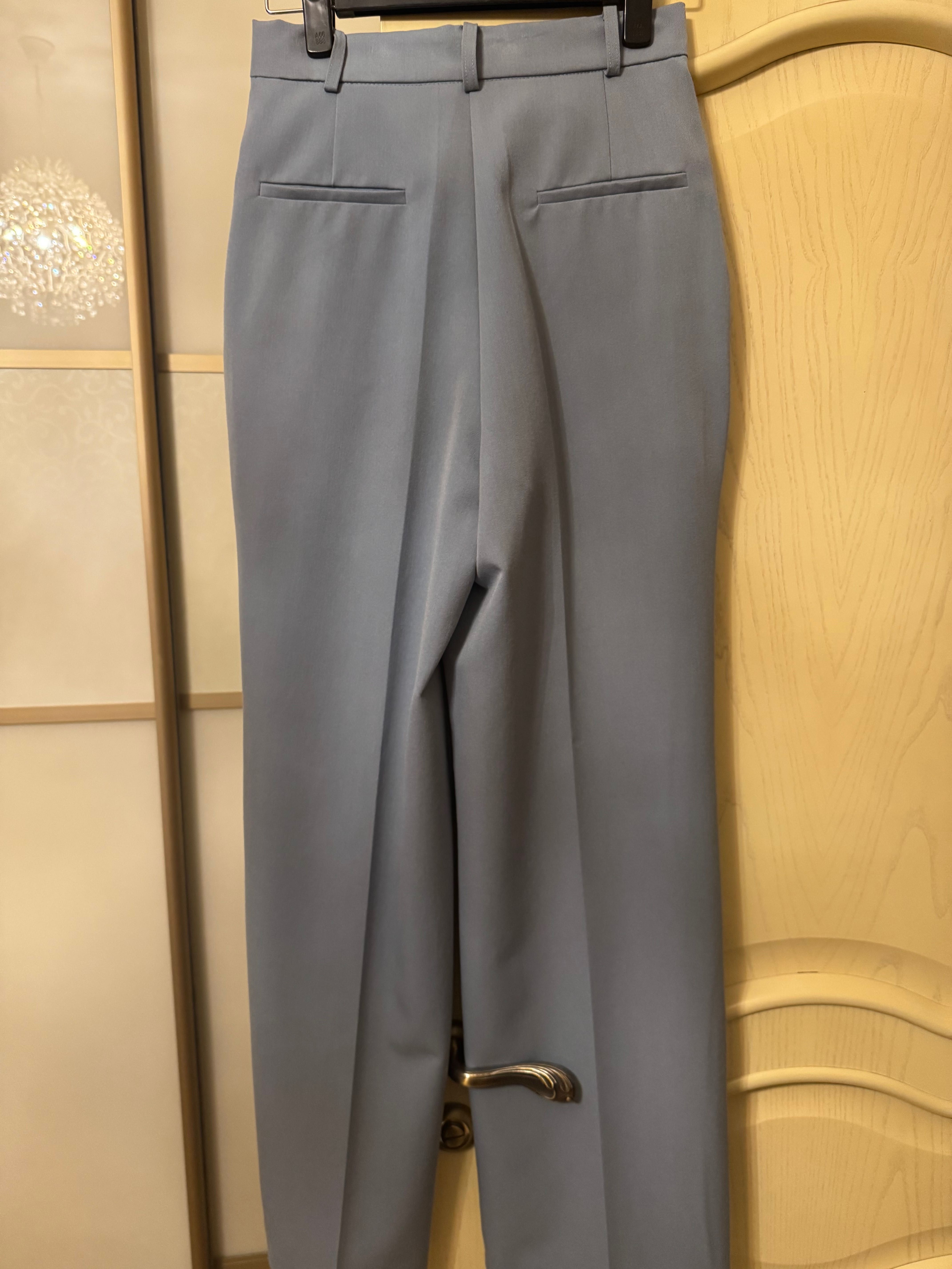 Продам жен костюм фирмы Lichi  р.  s-m  (Германия)