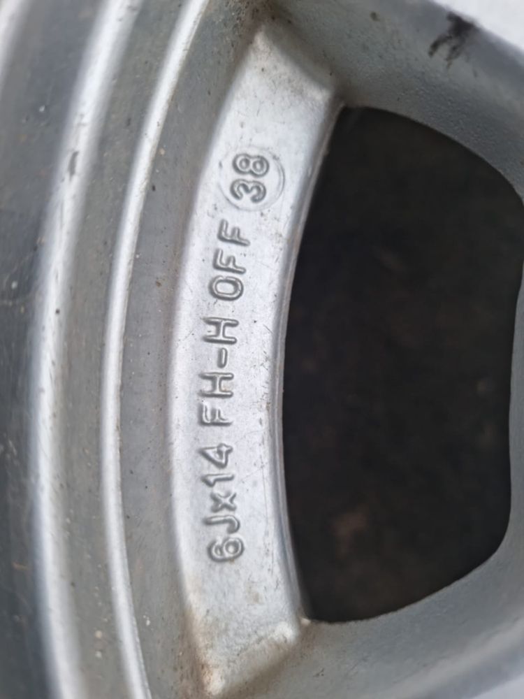 Продам комплект летних шин BF GOODRICH  на титановых дисках