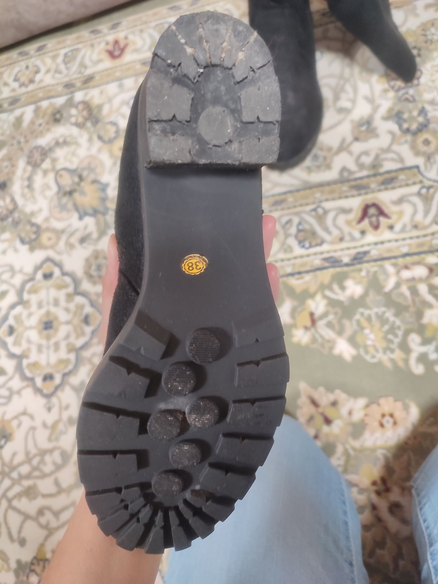 Продам зимние замшевые сапоги