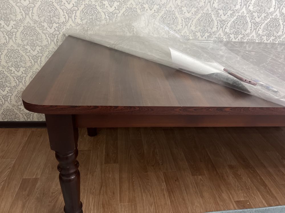 Продам стол для гостинной