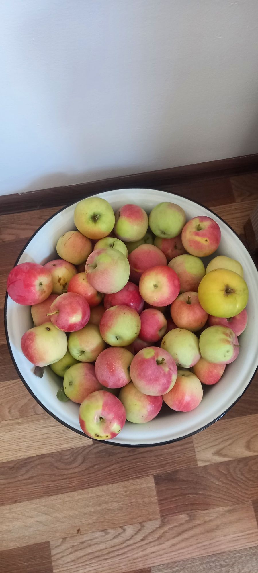 Продаем домашние яблоки вкусные, спелые, натуральные