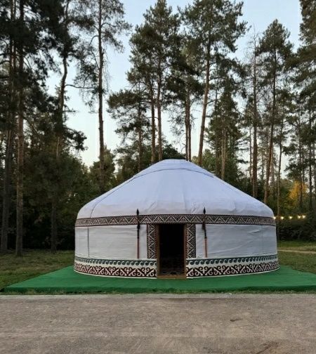 Қызы-жазы қолдануға арналған ағаш киіз үйі (таза ағаш)