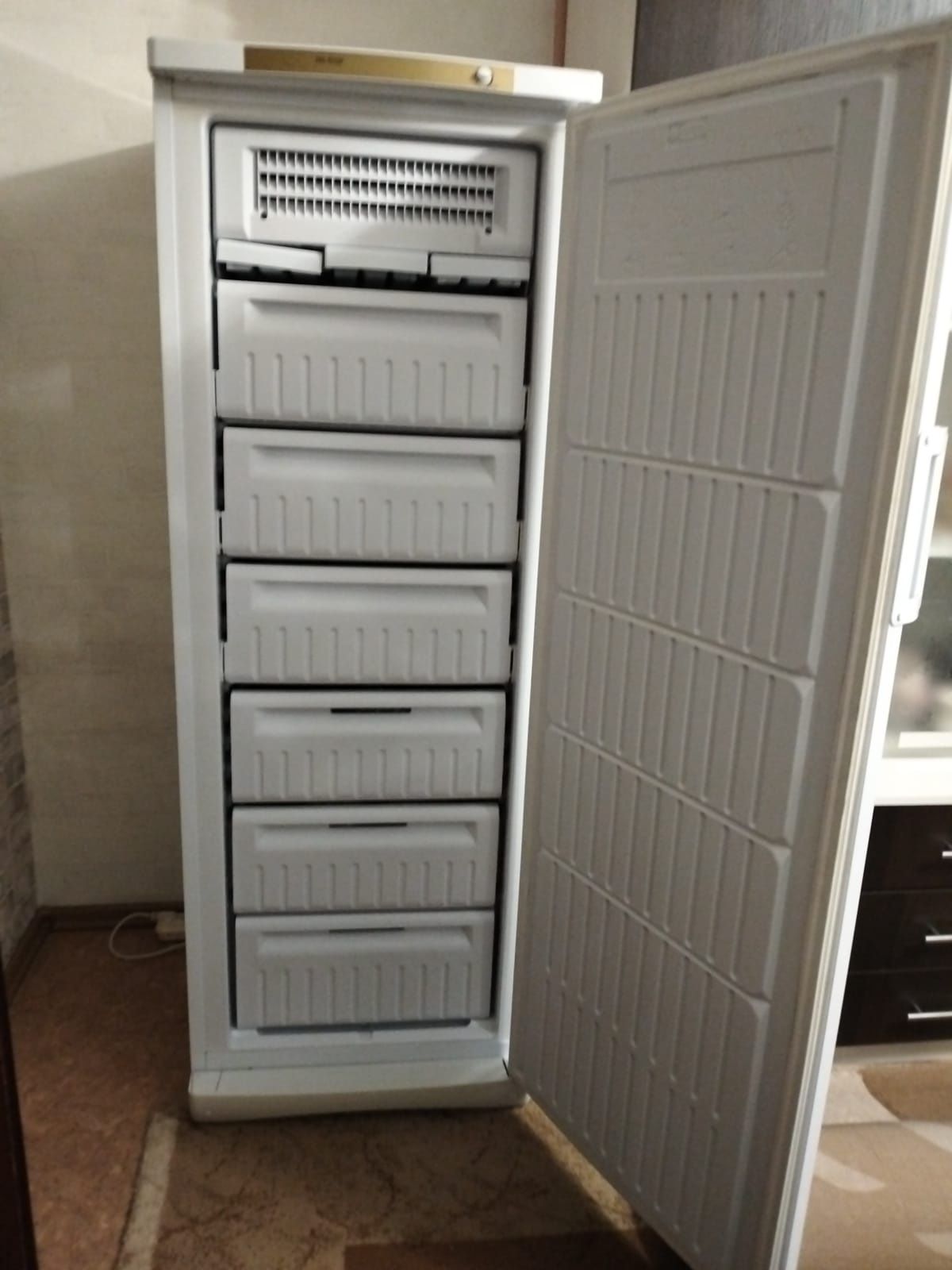 Продам морозильную камеру Indesit. В идеальном состоянии