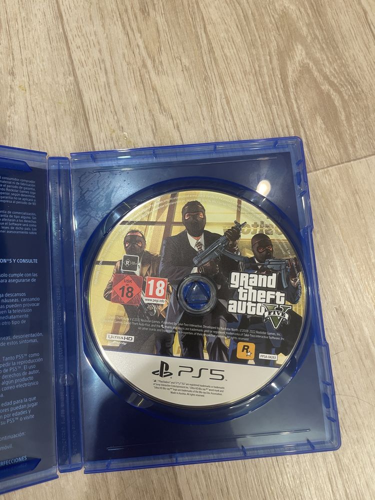 PlayStation5+2 игровых контролеера+2 игры на PlayStation