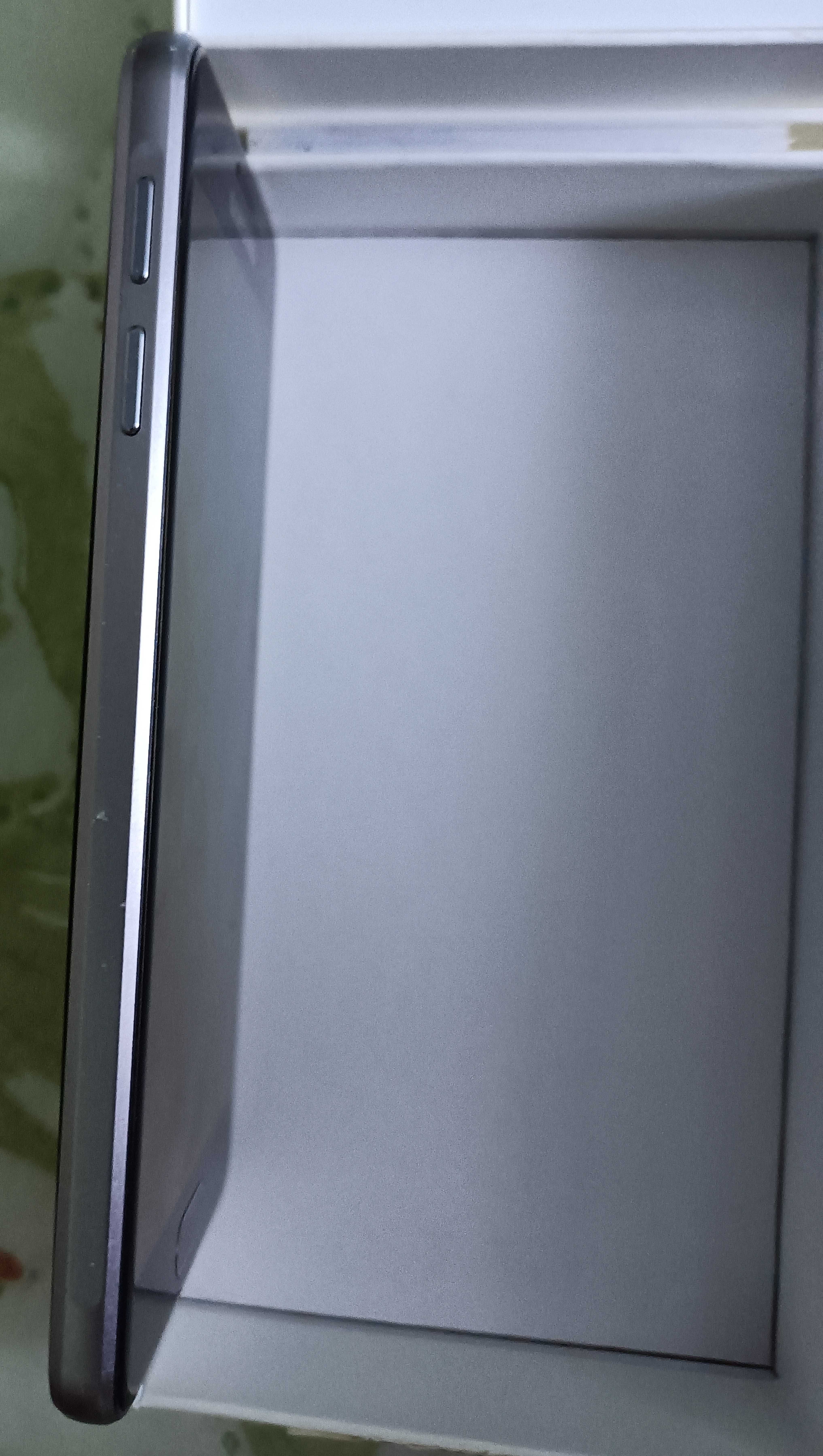 Samsung     A3     310