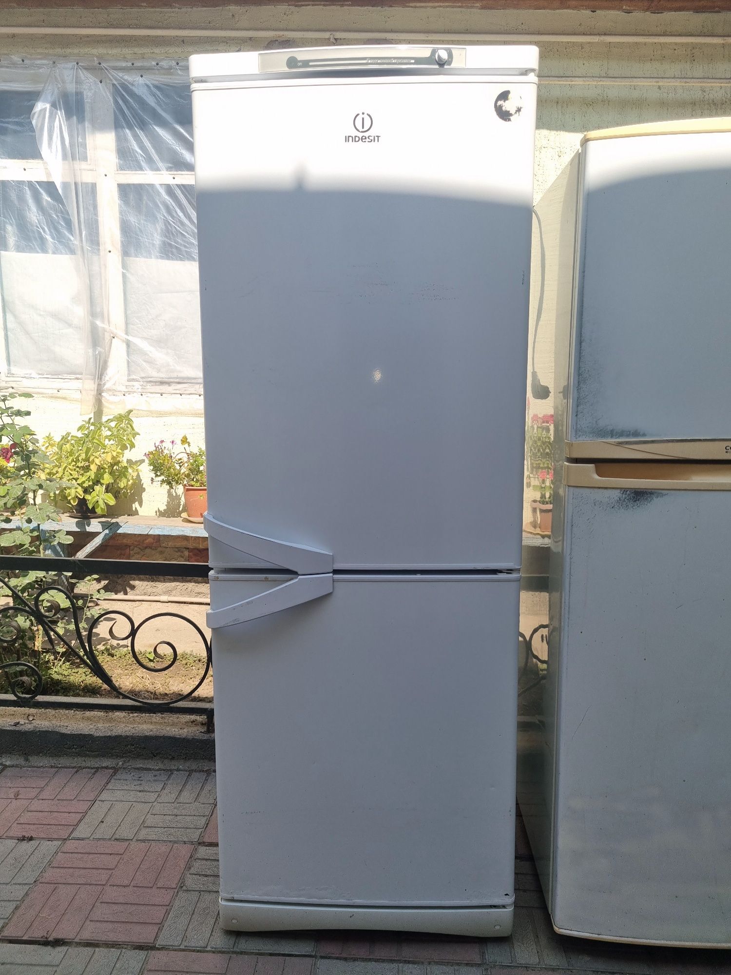 Холодильник INDESIT