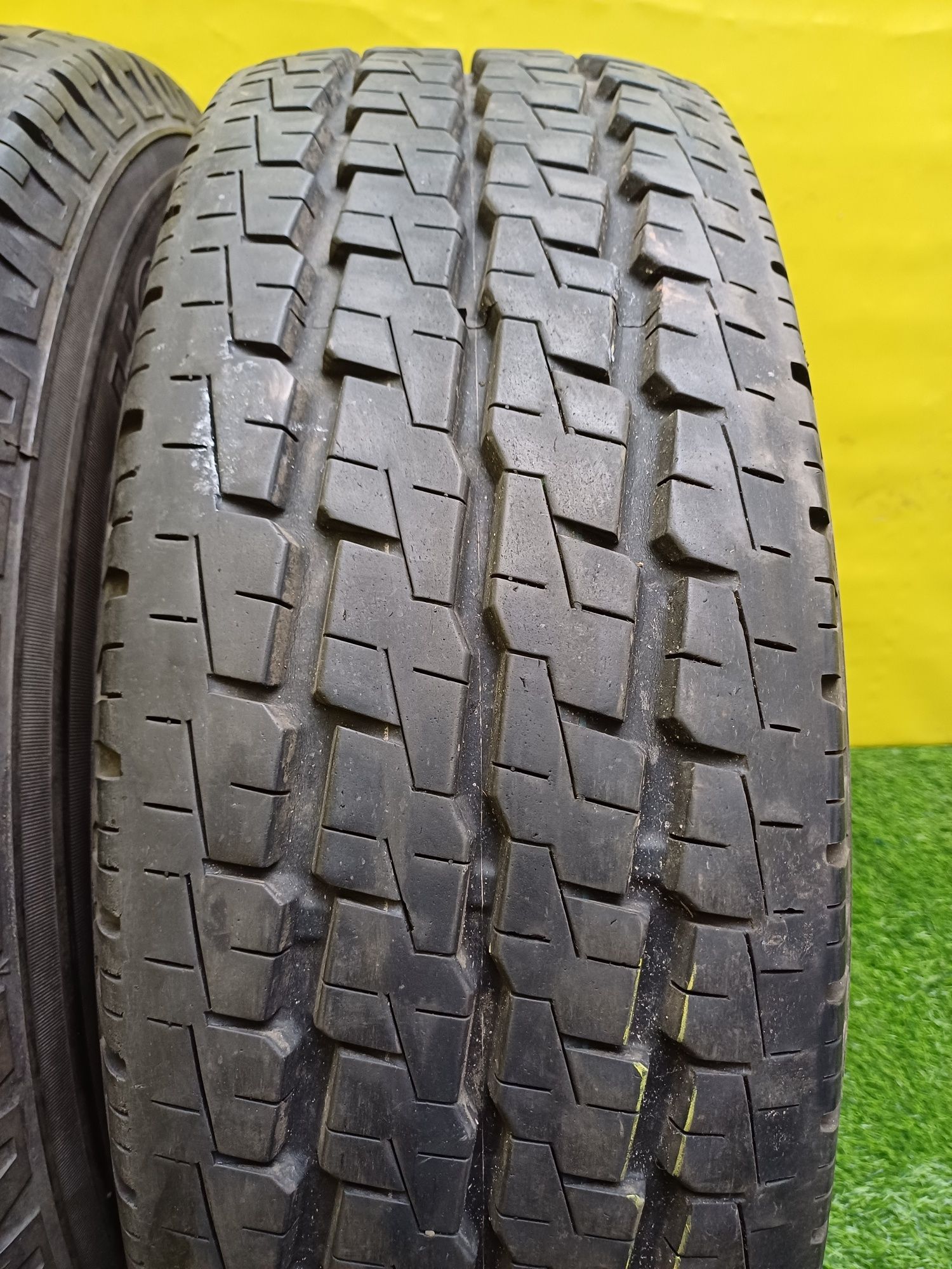 Шины 215/70/R15C TOYO пара.
