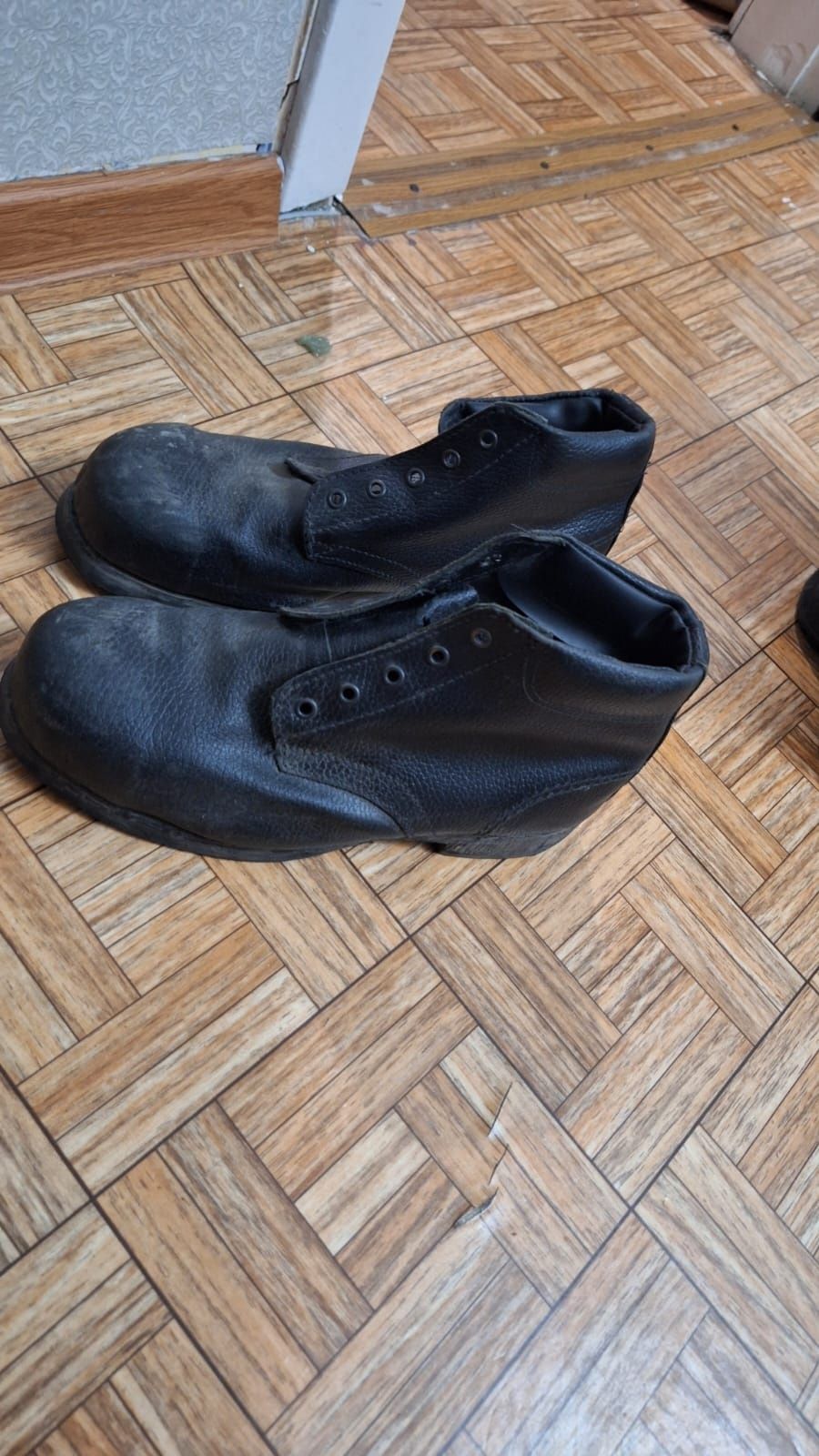 Продам обувь и ватники..пишите .