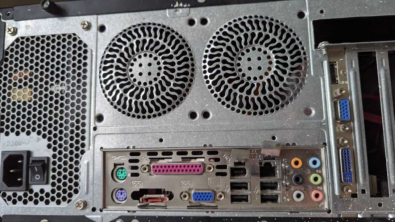 Компьютер со столом SSD 150 Gb HDD 800 Gb  RAM 6 Gb CPU E2140 1.6 GHz