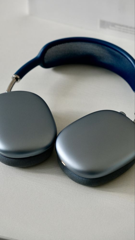 Продам Airpods Max(в полной комплектаций)