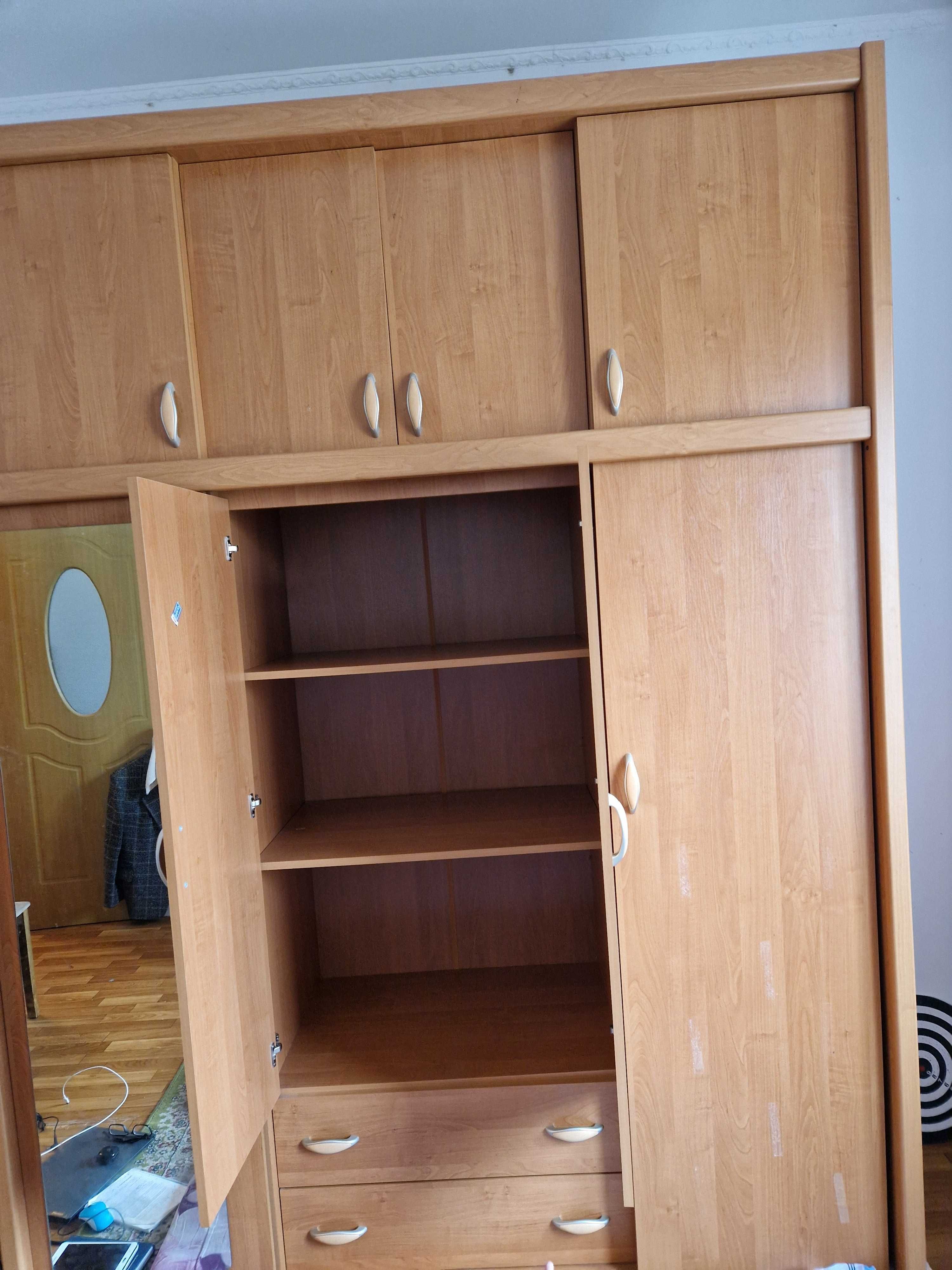 Срочно продаётся шкаф для одежды