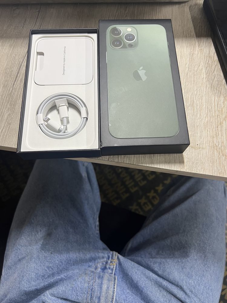 iPhone 13 pro max,256 Gb,Зеленый цвет,Каробка есть,Зарядка есть новый