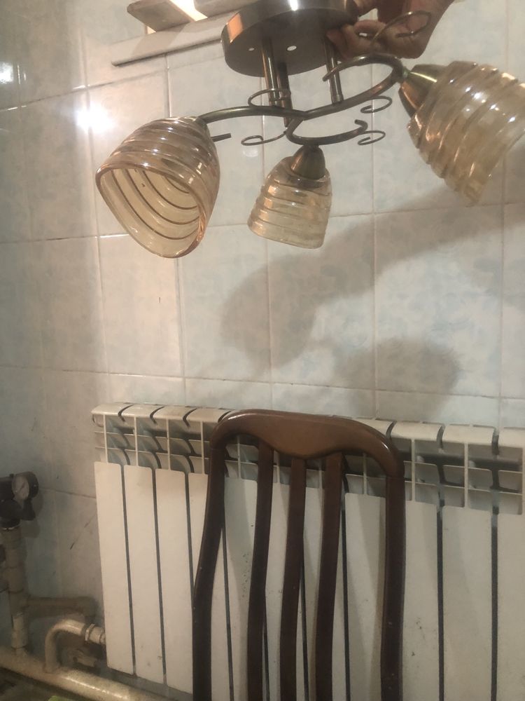 Продам люстры б/у