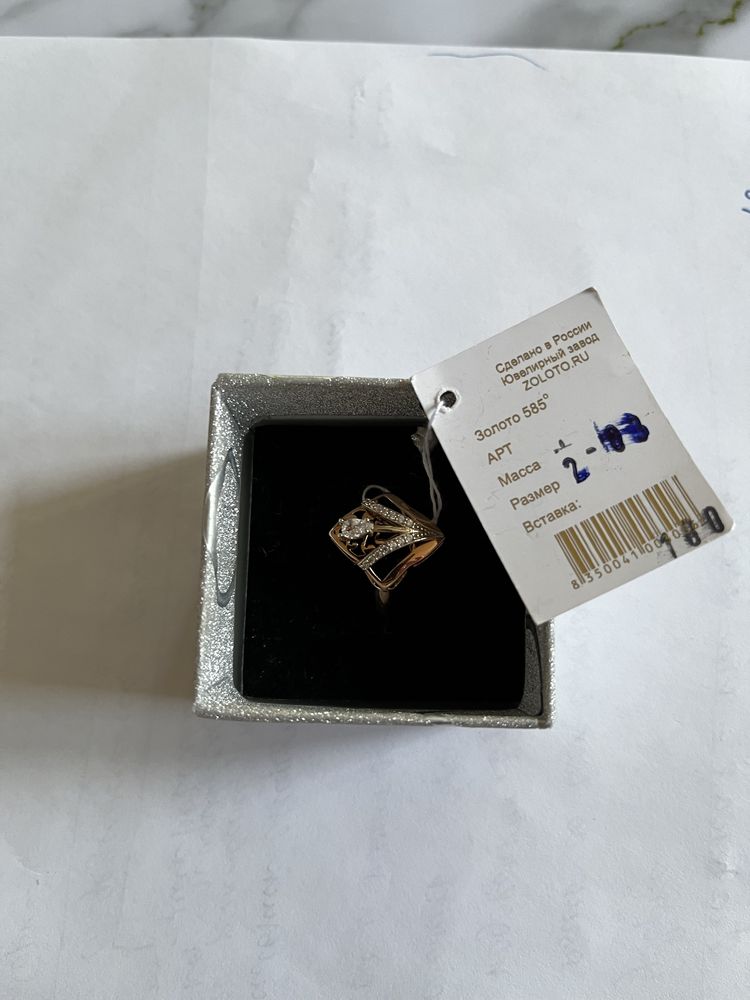 Продам золотое  колечко новое