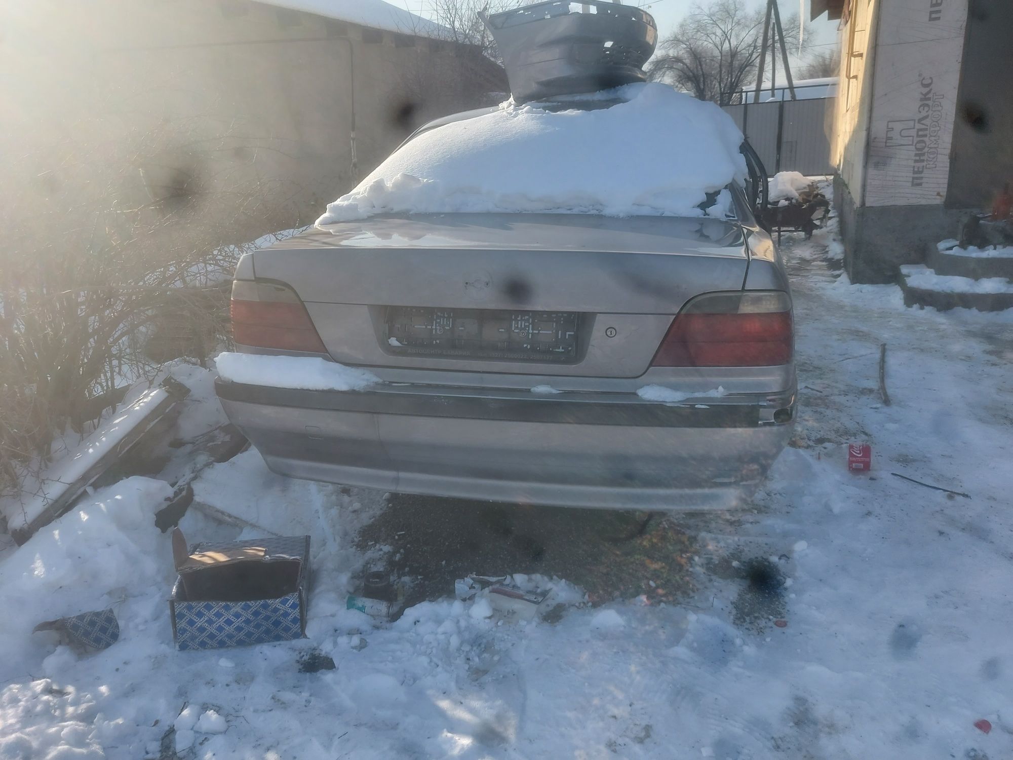 Бмв е38  728i на разбор есть все