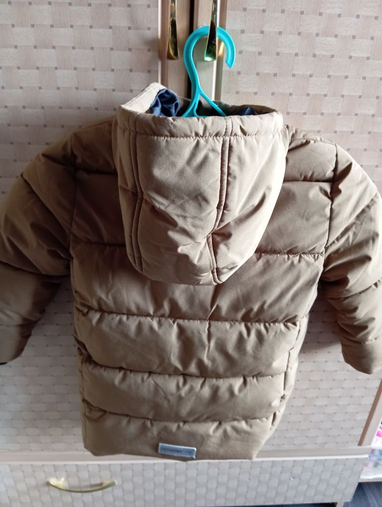 Продам куртку на мальчика