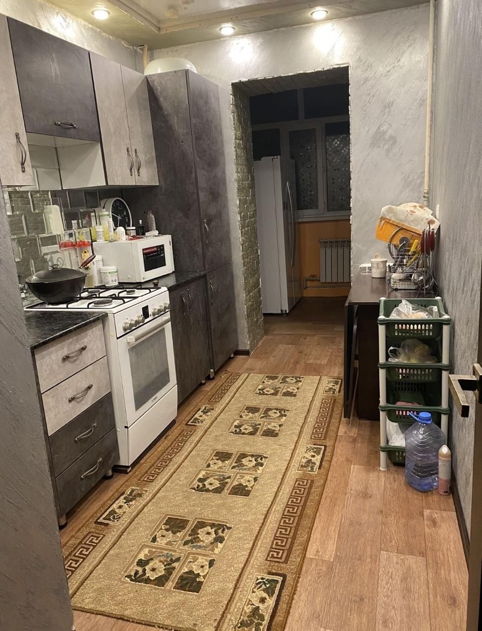 Срочно продаётся квартира лоджия 2×3, кирпичный дом