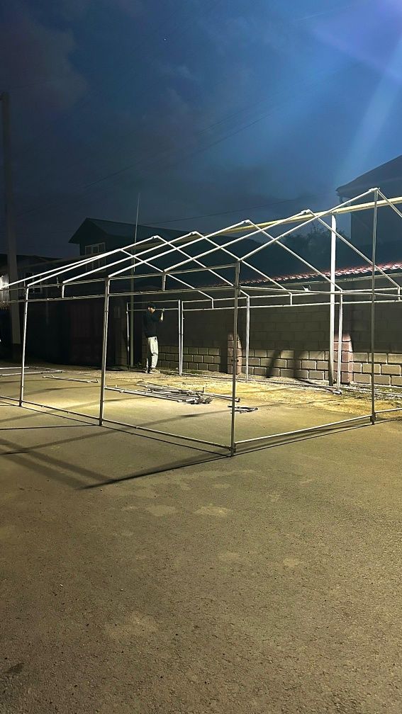Шатры  палатки  в аренду с газоном и посудой