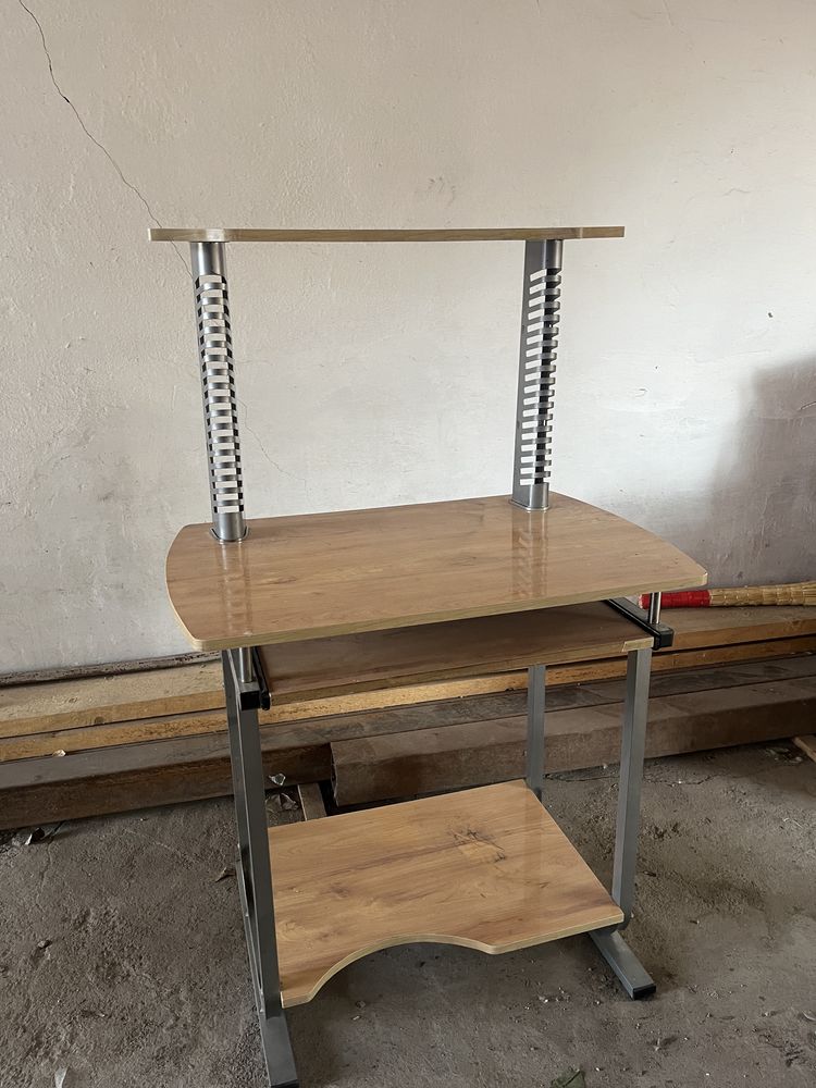 Продам компютерный стол