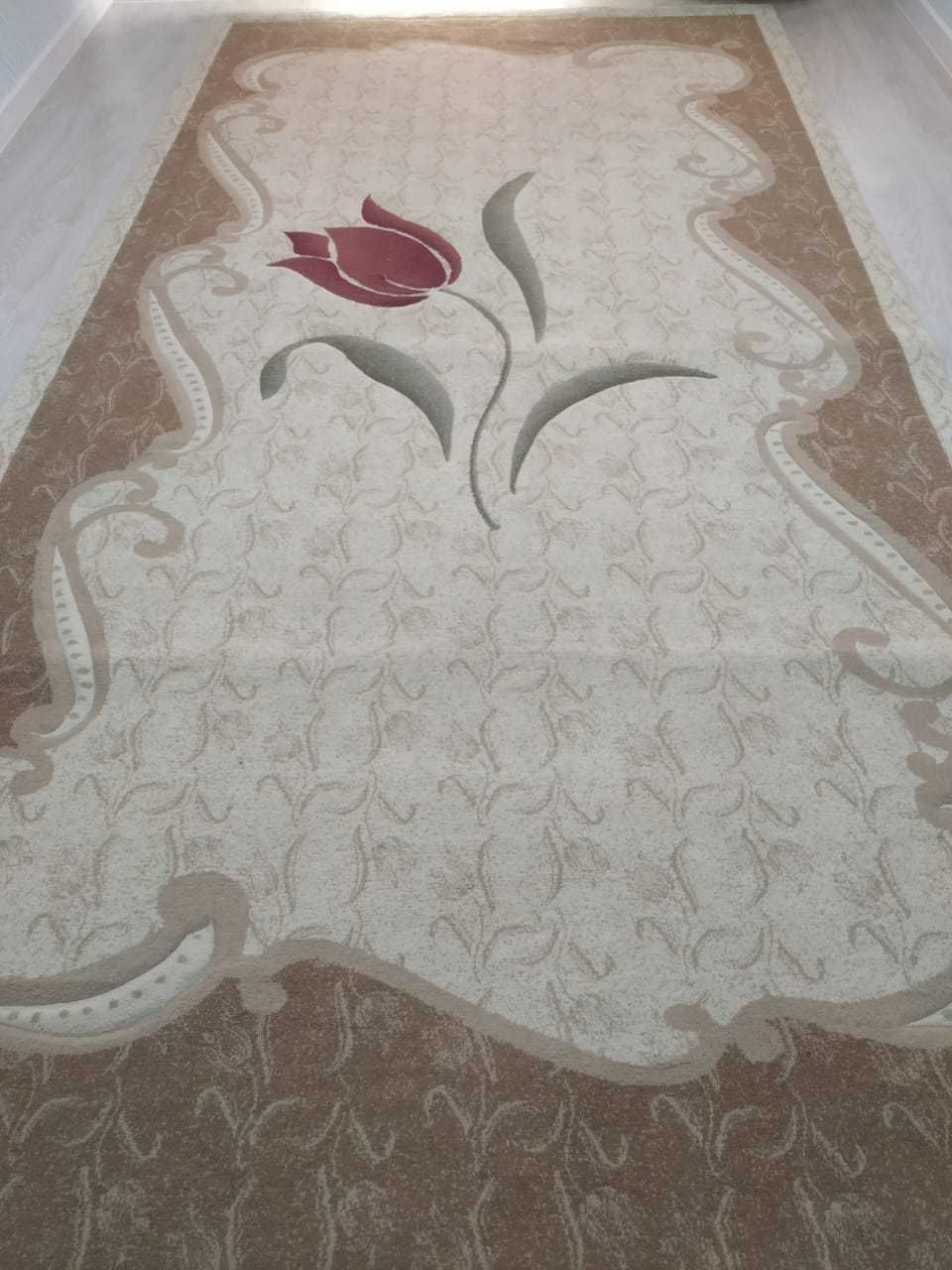 Ковёр шерстяной.