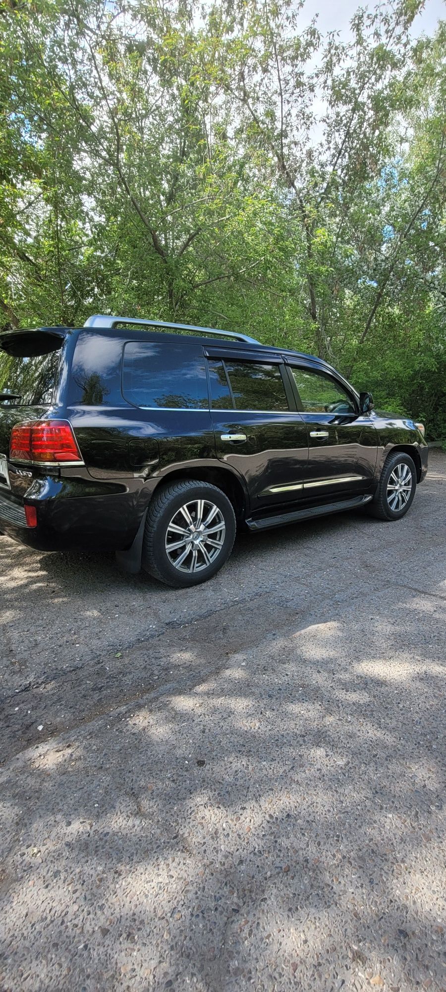 Продам отличный автомобиль Lexus-570