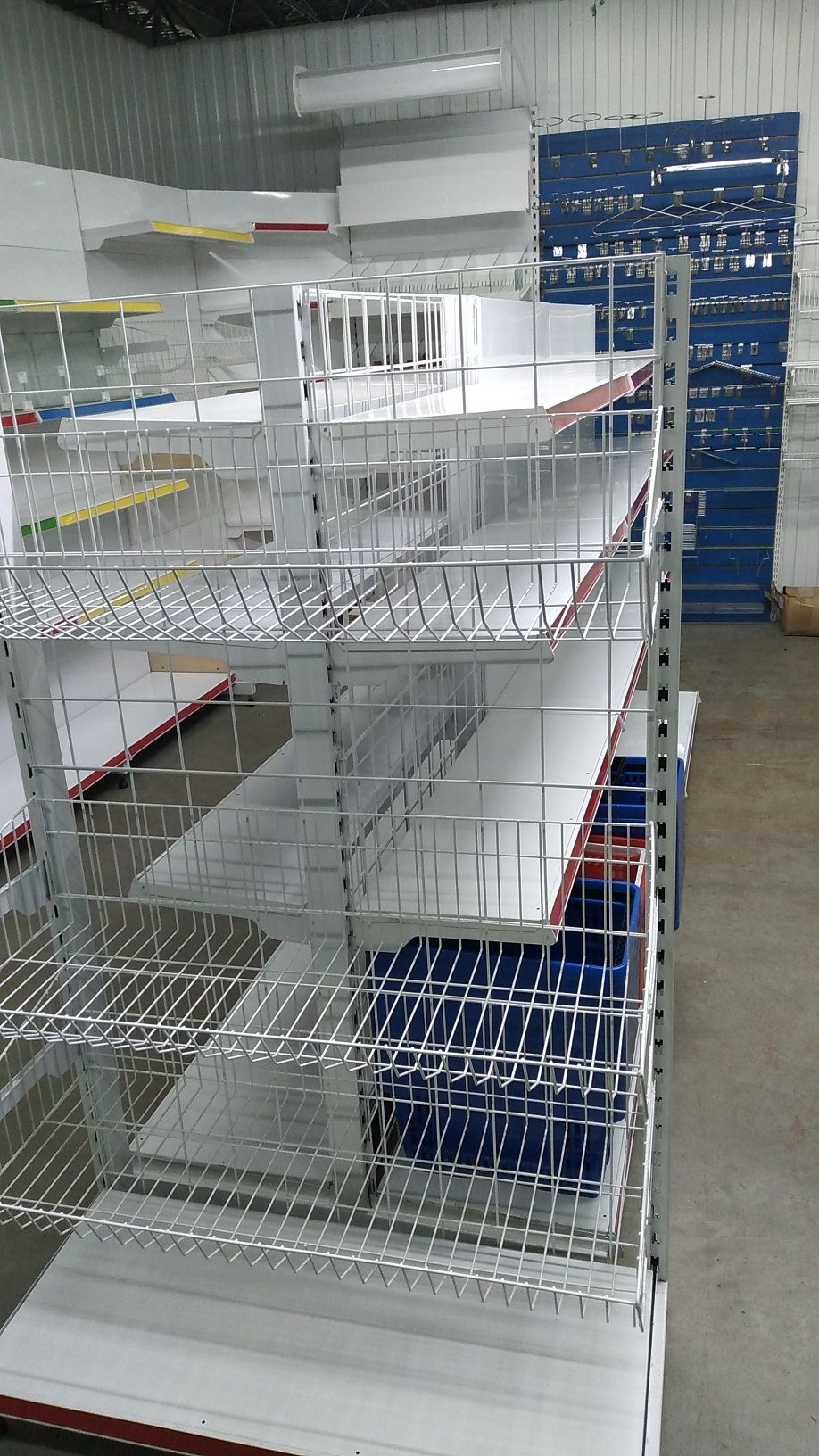 Металлические стеллажи полки для магазина Стеллажи кассовые боксы