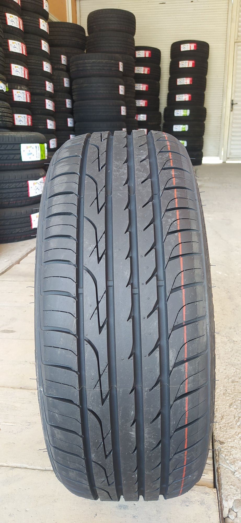 225/45R18 Three-A P606 95W