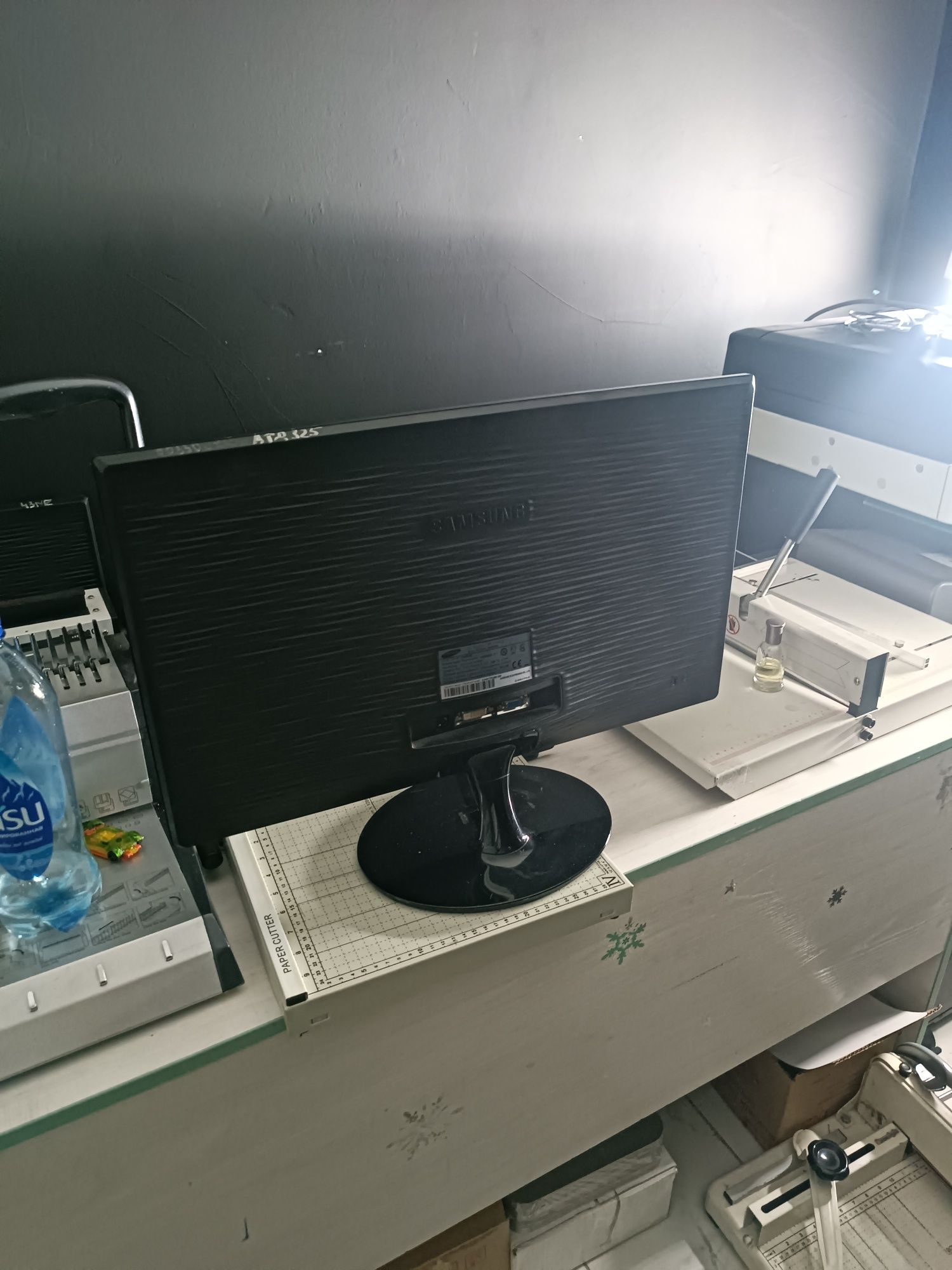 Монитор. Самсунг  LS24B300