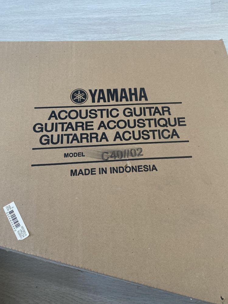 Продам гитару Yamaxa c40