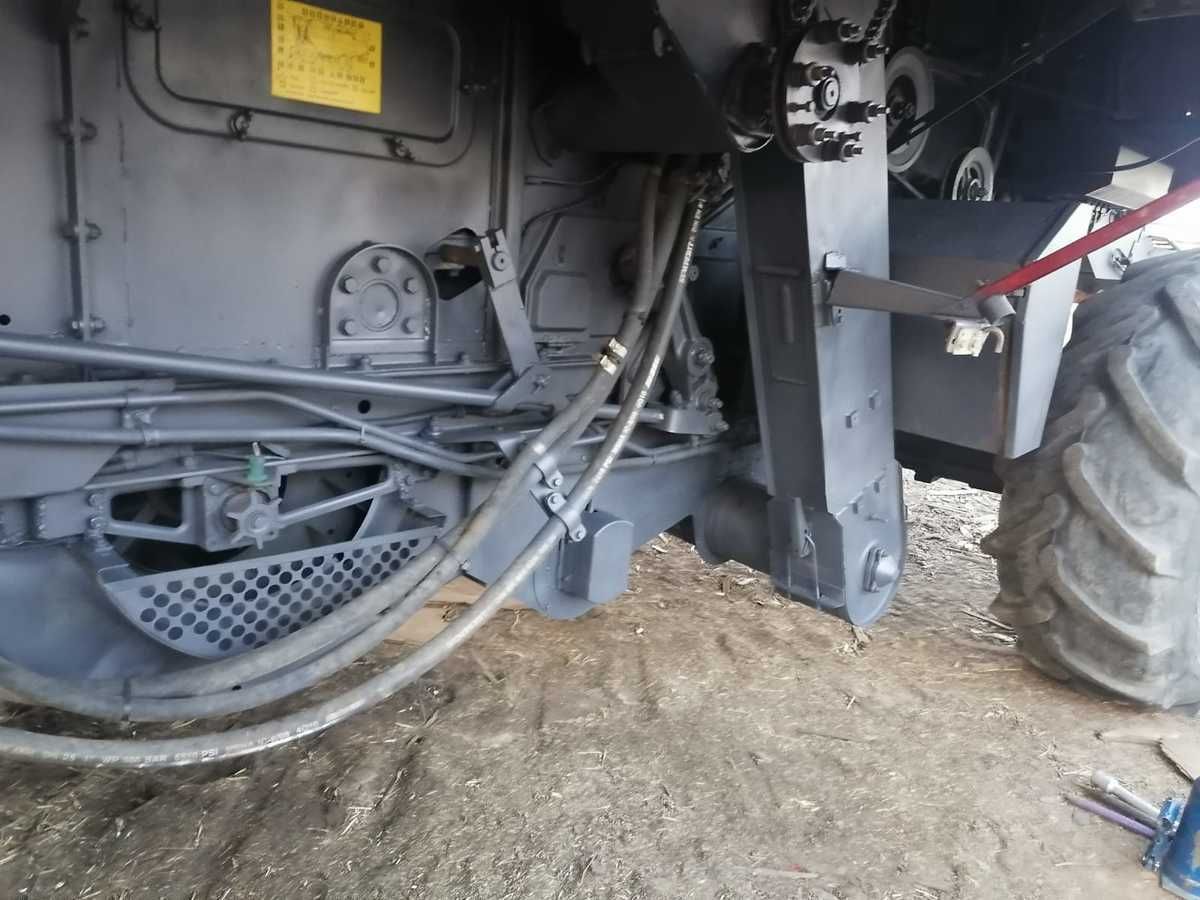 зерноуборочный комбайн Есиль 760 (Палессе)