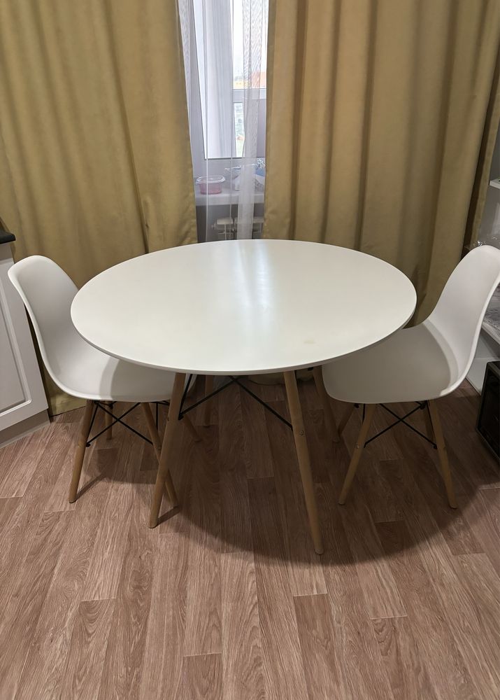 Стол со стульями