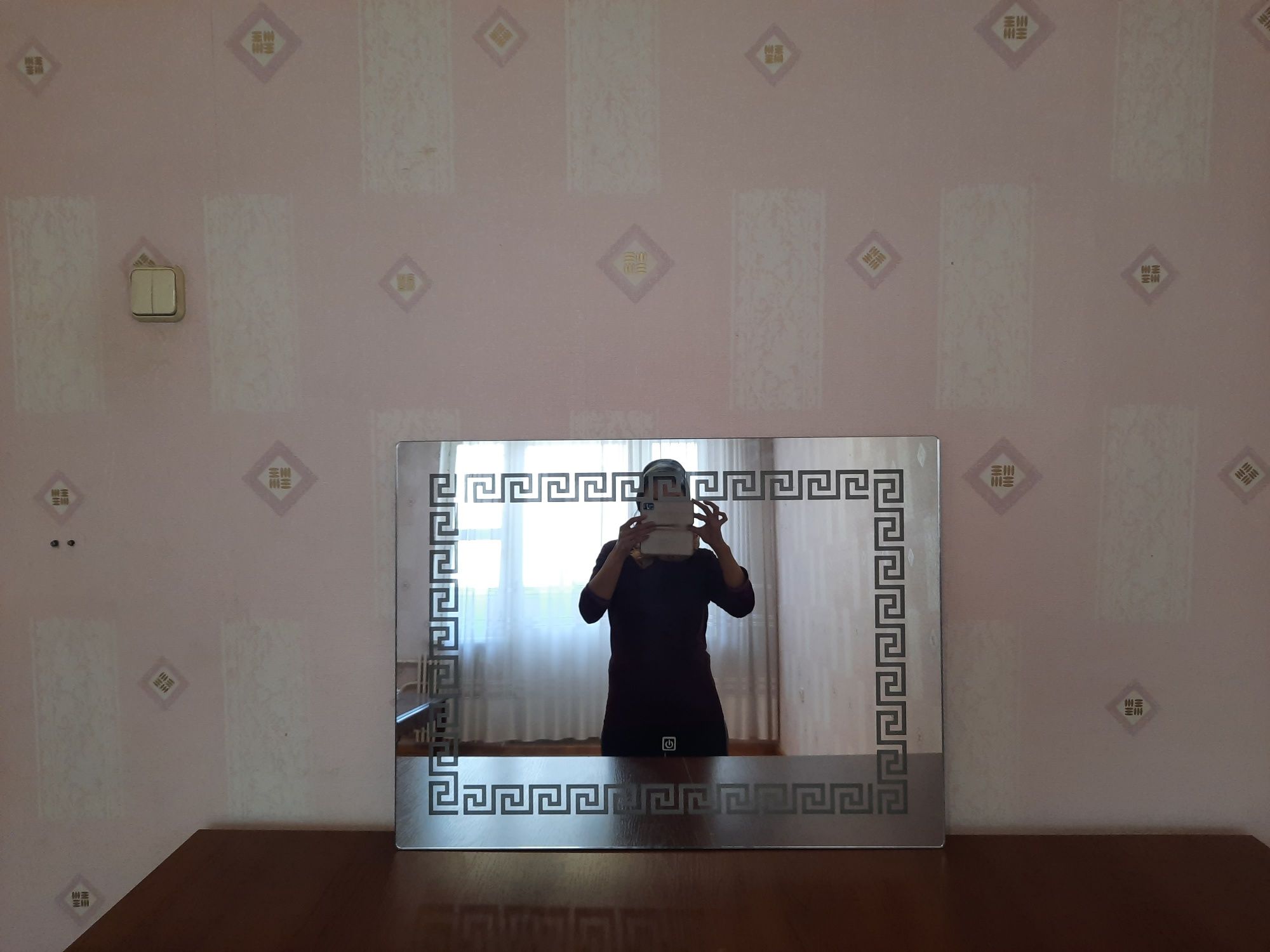 Зеркало настенное, с подсветкой