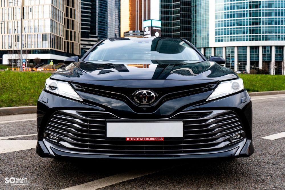 Бампер / Решетка на Toyota Camry 70 / Камри 70