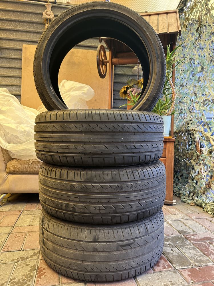 Продам комплект резины 225/40/19