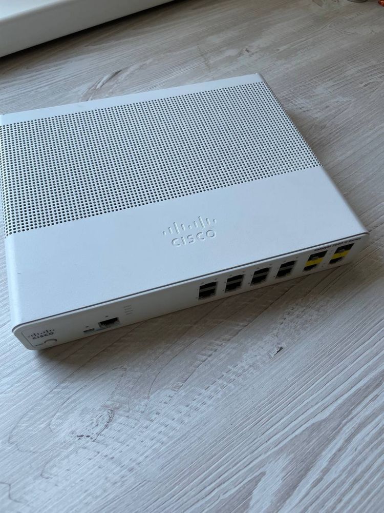 Управляемый PoE комутатор Cisco