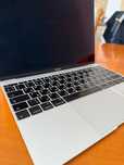 Продам MacBook 2017 года выпуска