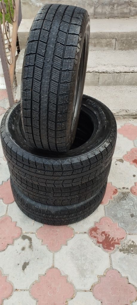 Продам резину 195/65/15 Зима