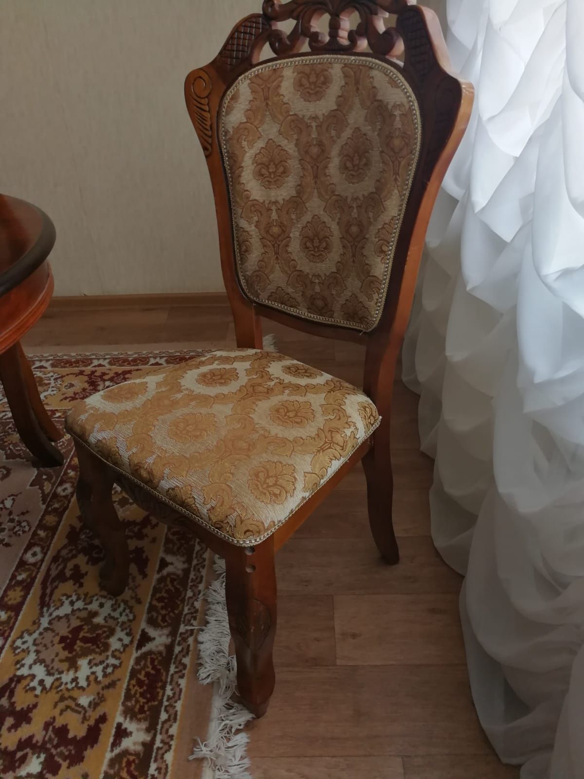 Продам стол со стульями