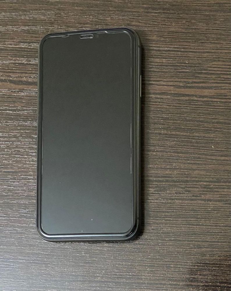 iPhone 11 в черном цвете