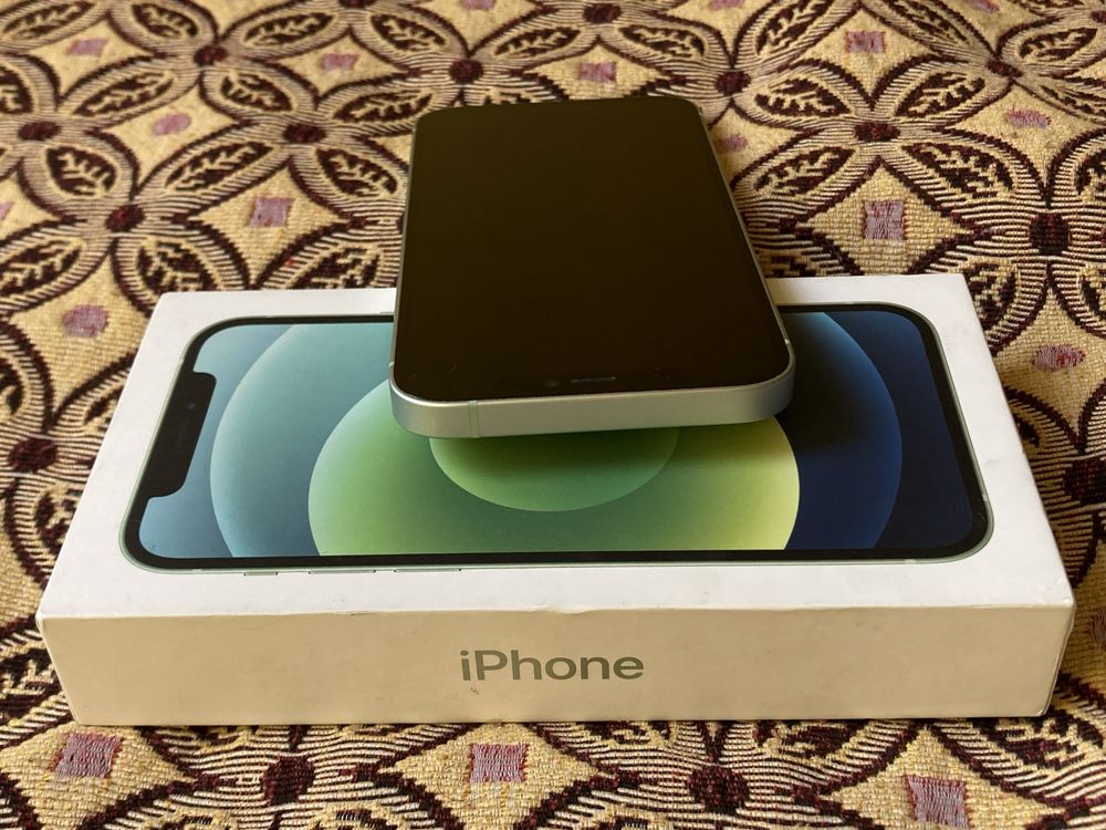 Iphone 12.