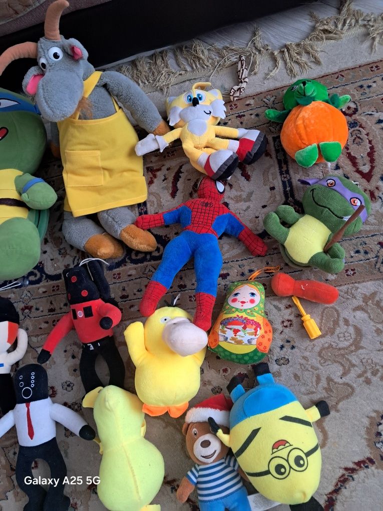 Мягкие игрушки продам.