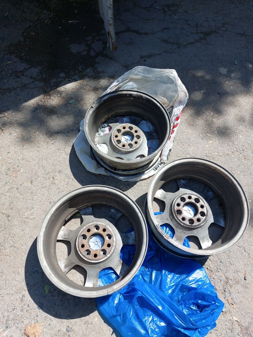 Продам ТРИ диска на BMW.