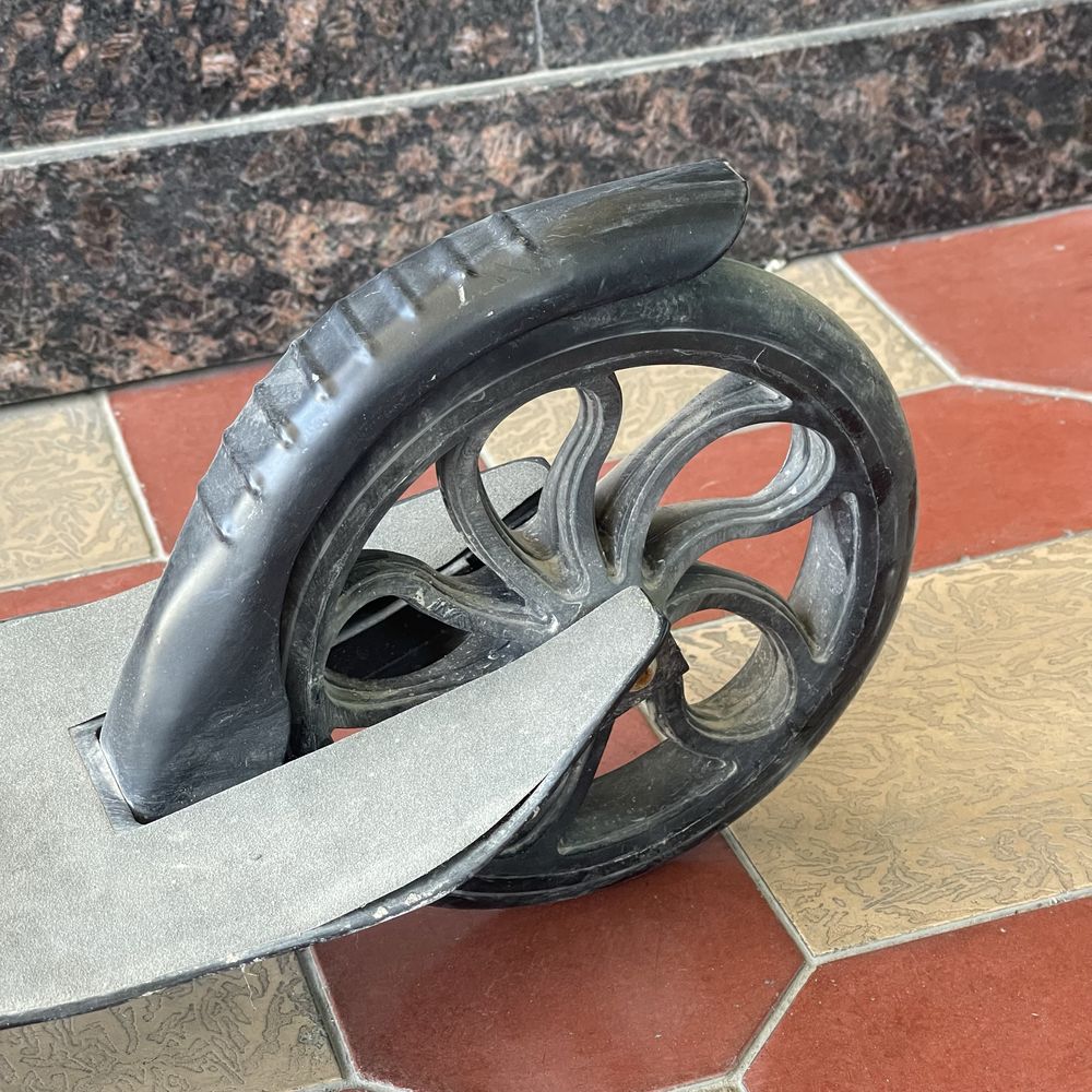 Самокат Weskate.